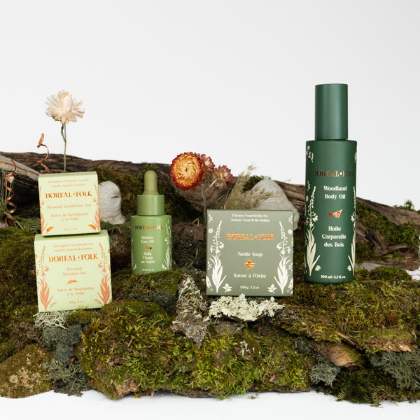 Rituel forestier de la tête aux pieds